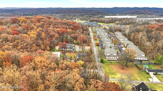 9101 Mitchell Ln, Louisville, KY 40272