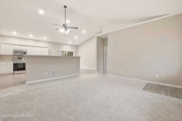 9101 Mitchell Ln, Louisville, KY 40272