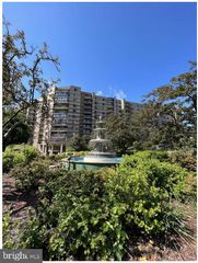 8360 GREENSBORO DR #917, Mclean, VA 22102