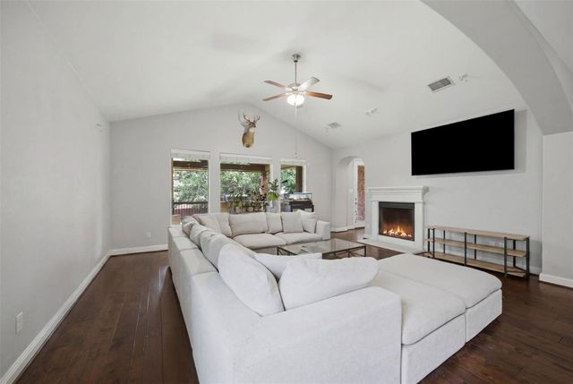 1016 Winding Way DR, Georgetown, TX 78628