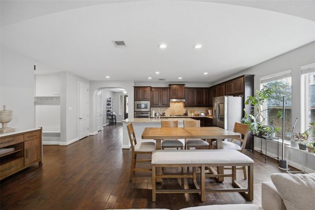 1016 Winding Way DR, Georgetown, TX 78628