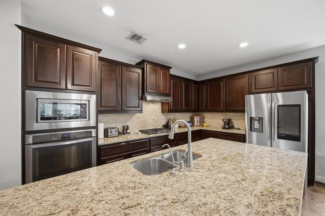 1016 Winding Way DR, Georgetown, TX 78628
