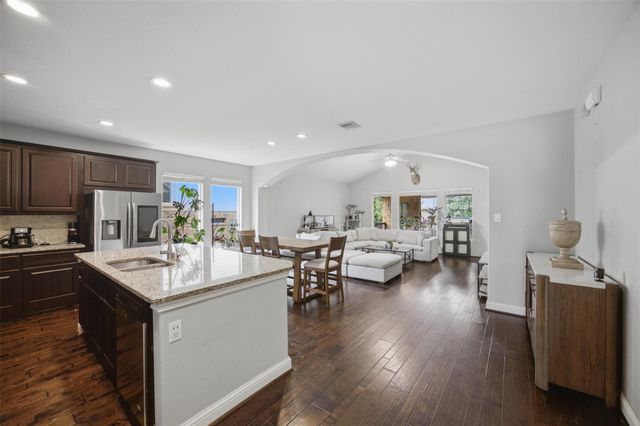 1016 Winding Way DR, Georgetown, TX 78628