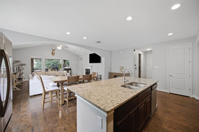 1016 Winding Way DR, Georgetown, TX 78628
