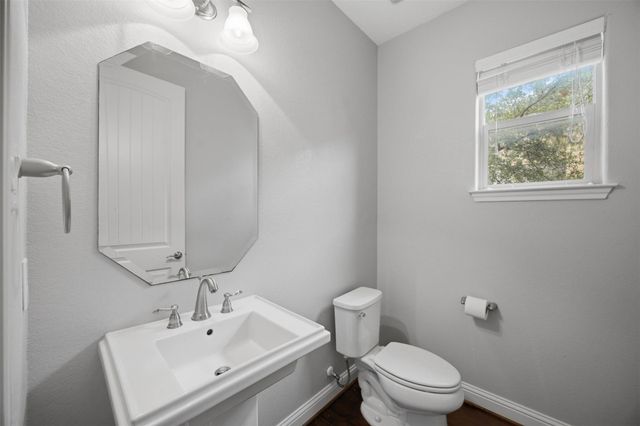 1016 Winding Way DR, Georgetown, TX 78628