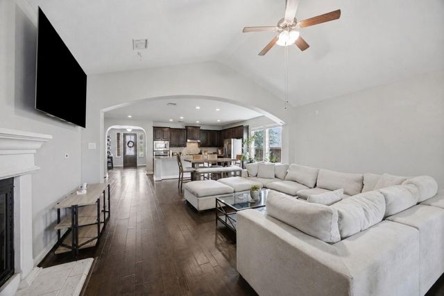1016 Winding Way DR, Georgetown, TX 78628