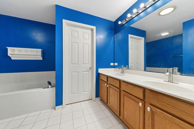 122 BAY Drive, Itasca, IL 60143