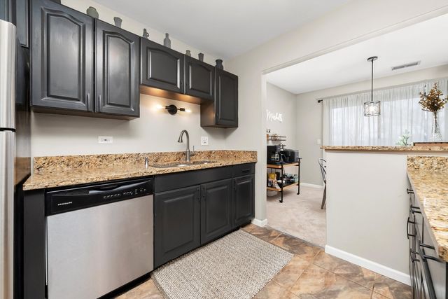 1502 7 Pines Road C2, Schaumburg, IL 60193