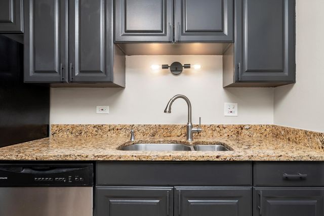 1502 7 Pines Road C2, Schaumburg, IL 60193