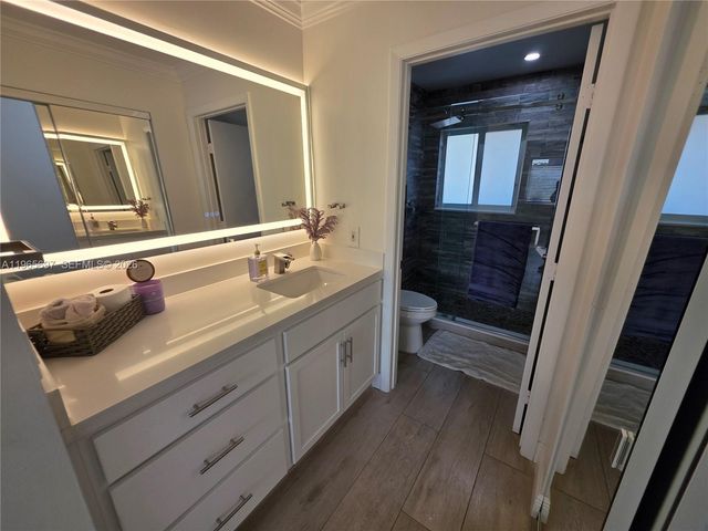 13950 Oaklawn Pl, Davie, FL 33325