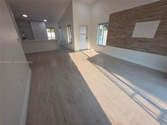 13950 Oaklawn Pl, Davie, FL 33325