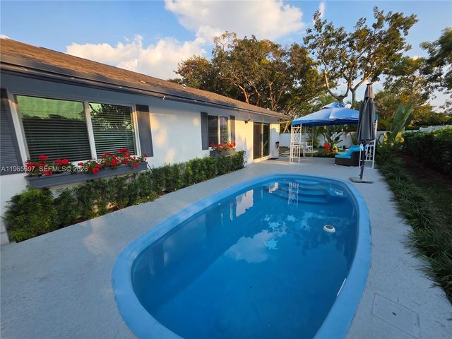 13950 Oaklawn Pl, Davie, FL 33325