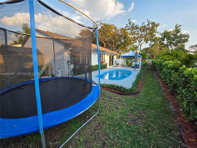 13950 Oaklawn Pl, Davie, FL 33325