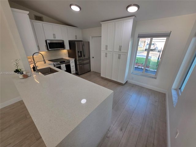 13950 Oaklawn Pl, Davie, FL 33325