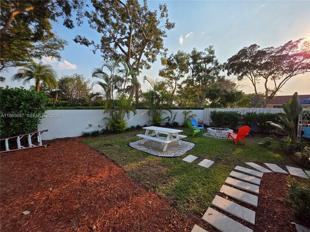 13950 Oaklawn Pl, Davie, FL 33325