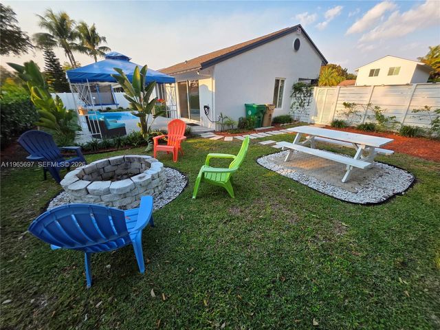 13950 Oaklawn Pl, Davie, FL 33325