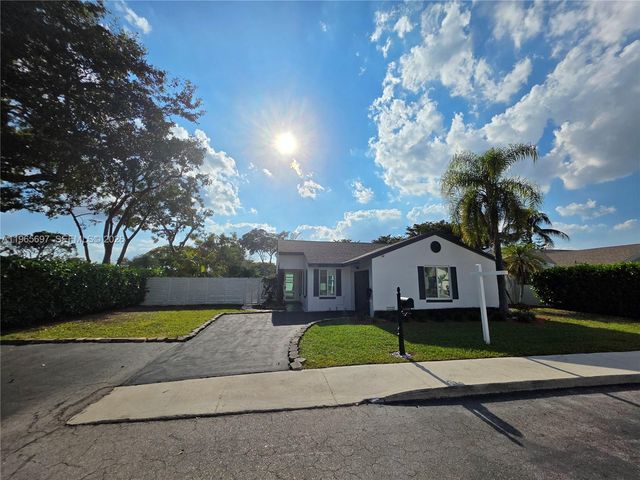 13950 Oaklawn Pl, Davie, FL 33325