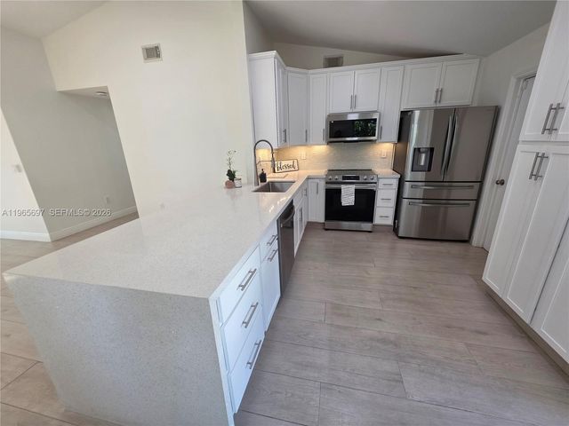 13950 Oaklawn Pl, Davie, FL 33325