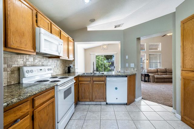 7649 N Baird Avenue, Fresno, CA 93720