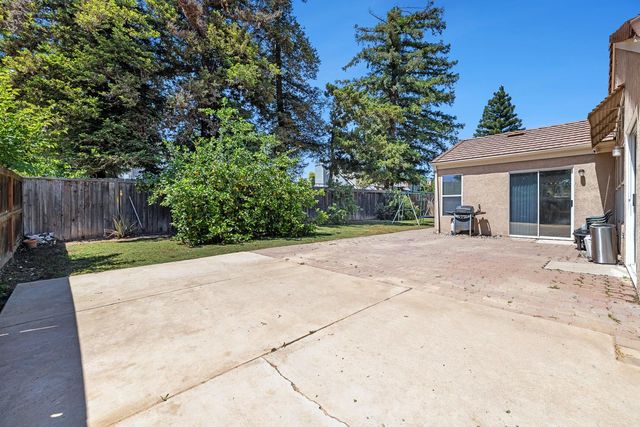 7649 N Baird Avenue, Fresno, CA 93720