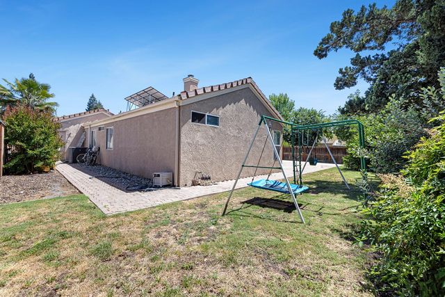 7649 N Baird Avenue, Fresno, CA 93720