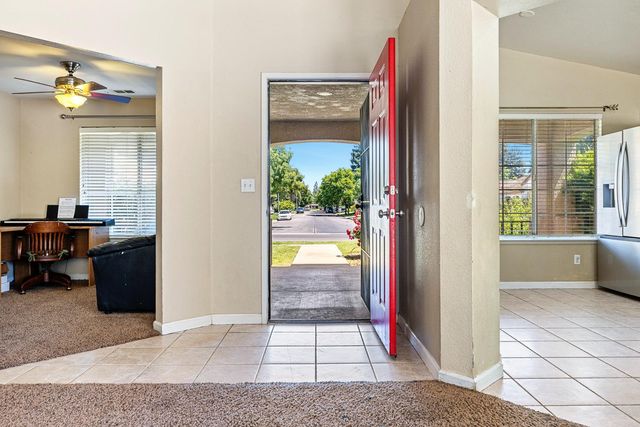 7649 N Baird Avenue, Fresno, CA 93720