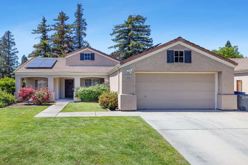 Image 1 of property listing at 7649 N Baird Avenue, Fresno, CA 93720