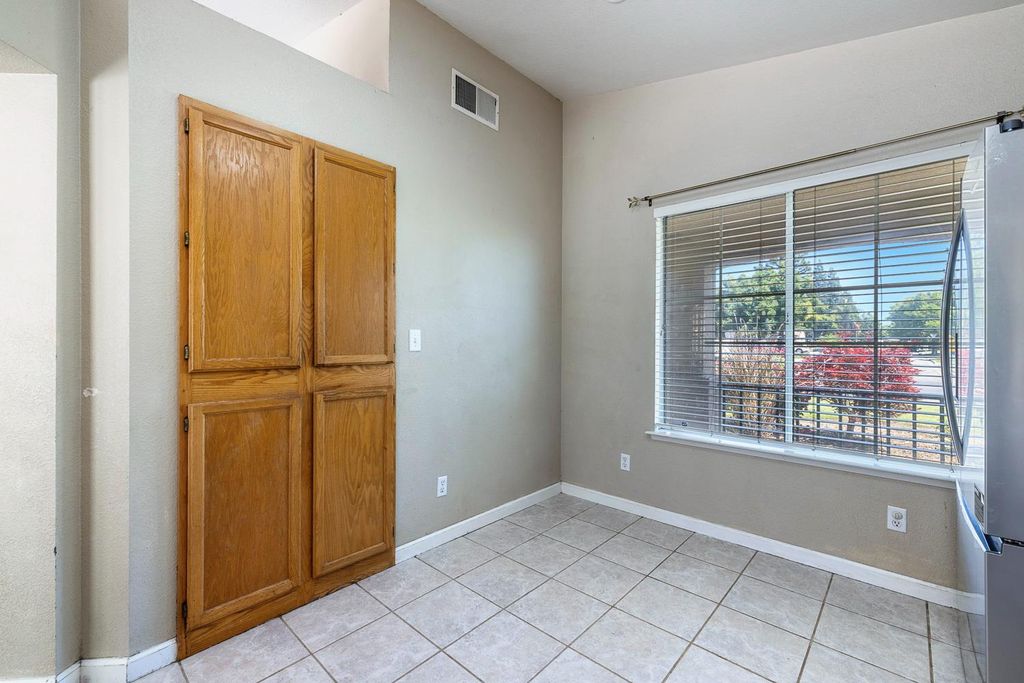 Image 11 of property listing at 7649 N Baird Avenue, Fresno, CA 93720