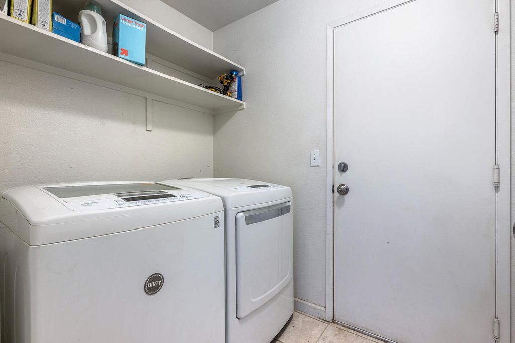 Image 15 of property listing at 7649 N Baird Avenue, Fresno, CA 93720