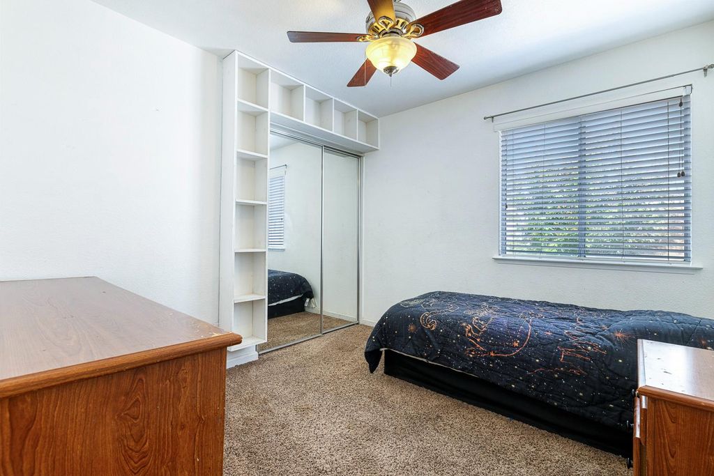 Image 16 of property listing at 7649 N Baird Avenue, Fresno, CA 93720
