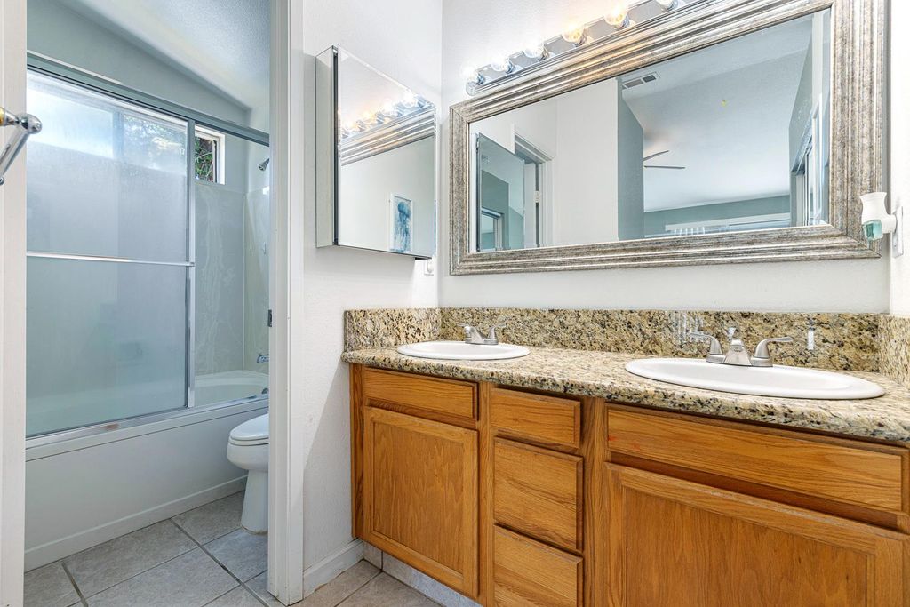 Image 21 of property listing at 7649 N Baird Avenue, Fresno, CA 93720