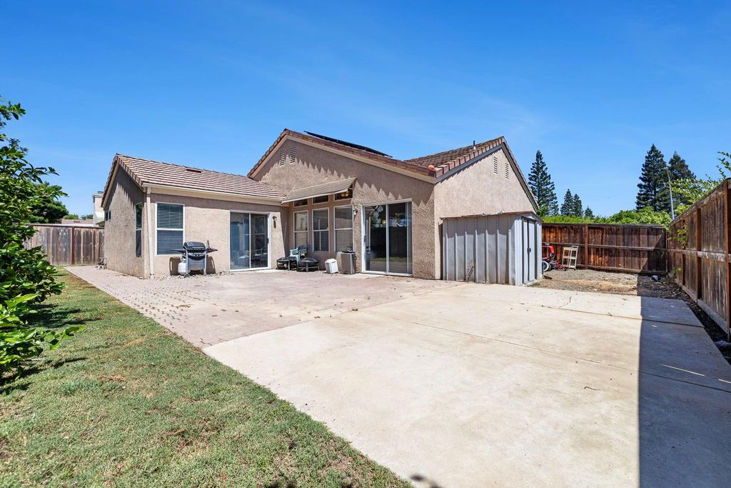 Image 24 of property listing at 7649 N Baird Avenue, Fresno, CA 93720