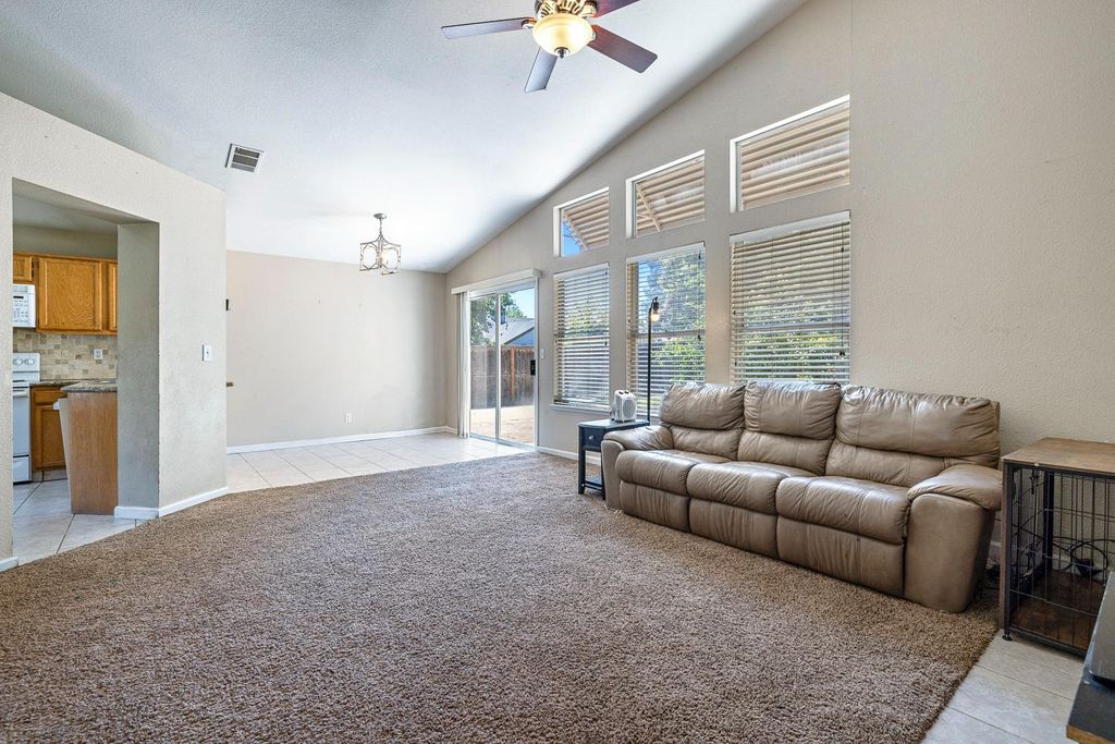 Image 6 of property listing at 7649 N Baird Avenue, Fresno, CA 93720