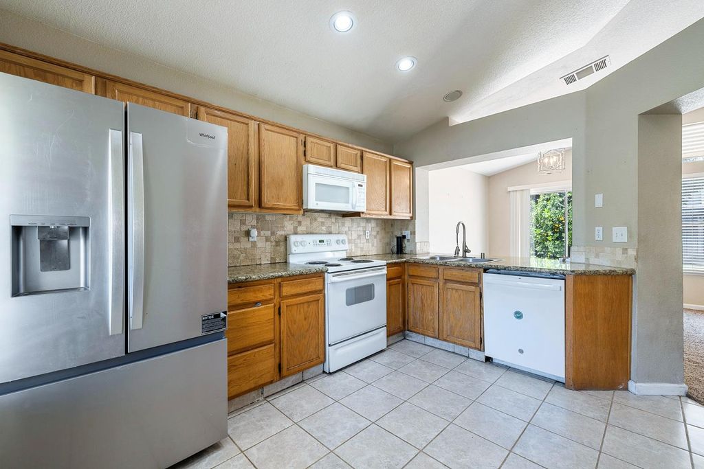 Image 9 of property listing at 7649 N Baird Avenue, Fresno, CA 93720