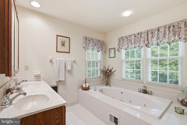 7115 CHESTERFIELD DR, Warrenton, VA 20187