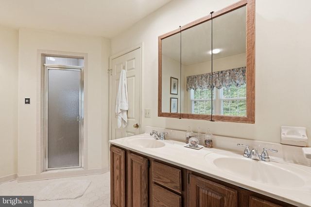 7115 CHESTERFIELD DR, Warrenton, VA 20187
