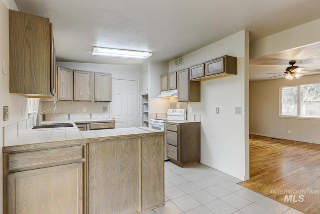 1203 S Beechwood Dr, Boise, ID 83709