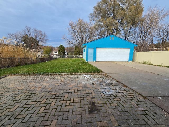 1591 Old Hudson Road, Saint Paul, MN 55106