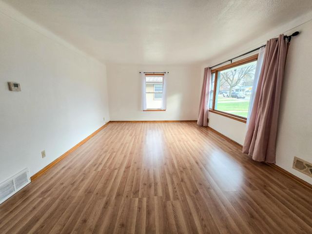 1591 Old Hudson Road, Saint Paul, MN 55106