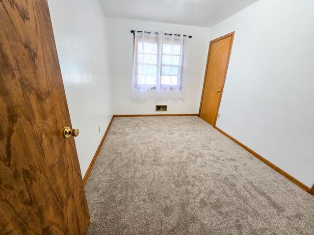 1591 Old Hudson Road, Saint Paul, MN 55106