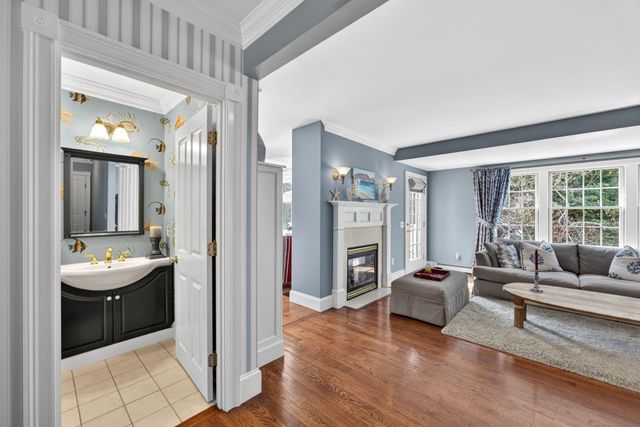 9 Beachway Road, East Sandwich, MA 02537