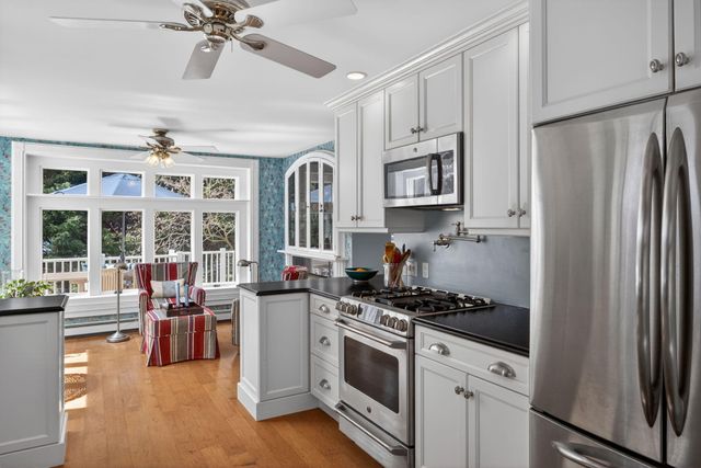 9 Beachway Road, East Sandwich, MA 02537