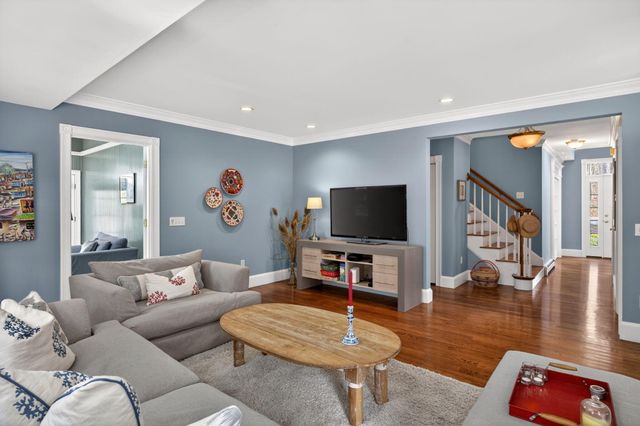 9 Beachway Road, East Sandwich, MA 02537