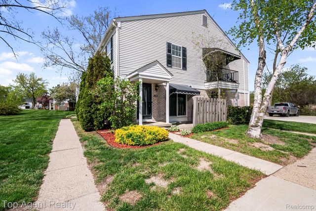 24755 Meadow Lane, Harrison Charter Township, MI 48045