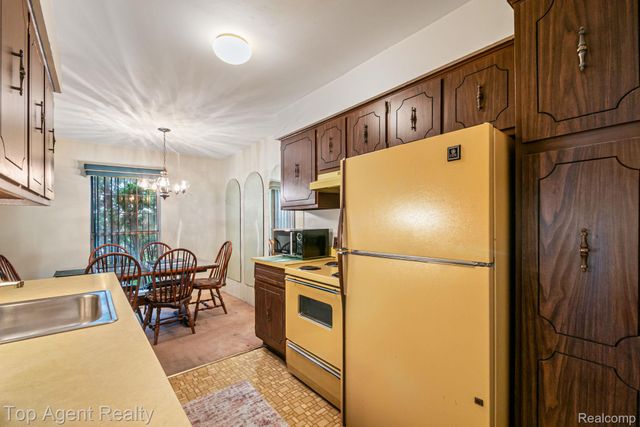 24755 Meadow Lane, Harrison Charter Township, MI 48045