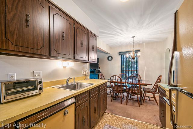 24755 Meadow Lane, Harrison Charter Township, MI 48045