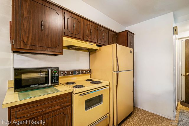 24755 Meadow Lane, Harrison Charter Township, MI 48045