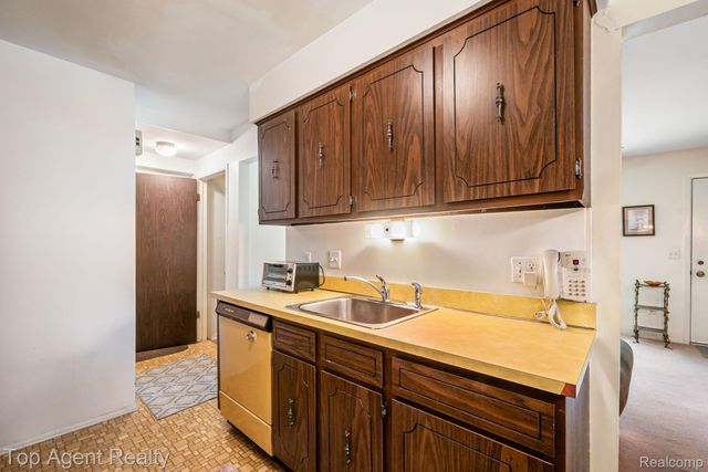 24755 Meadow Lane, Harrison Charter Township, MI 48045