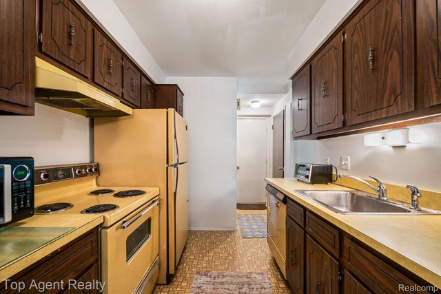 24755 Meadow Lane, Harrison Charter Township, MI 48045