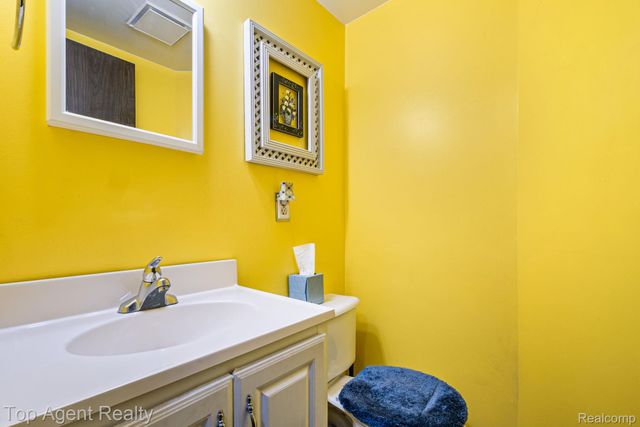 24755 Meadow Lane, Harrison Charter Township, MI 48045